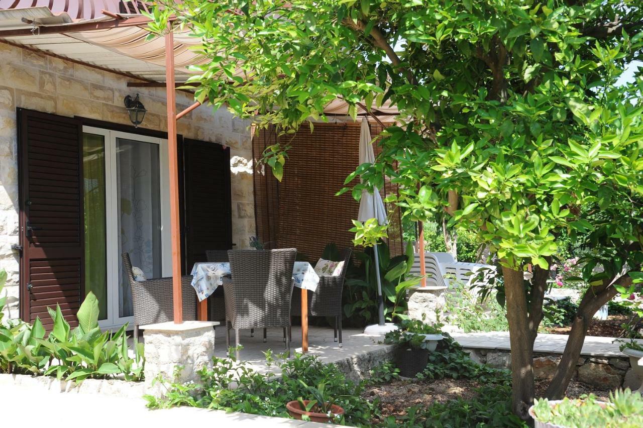 Apartments Marcela Stari Grad  Buitenkant foto